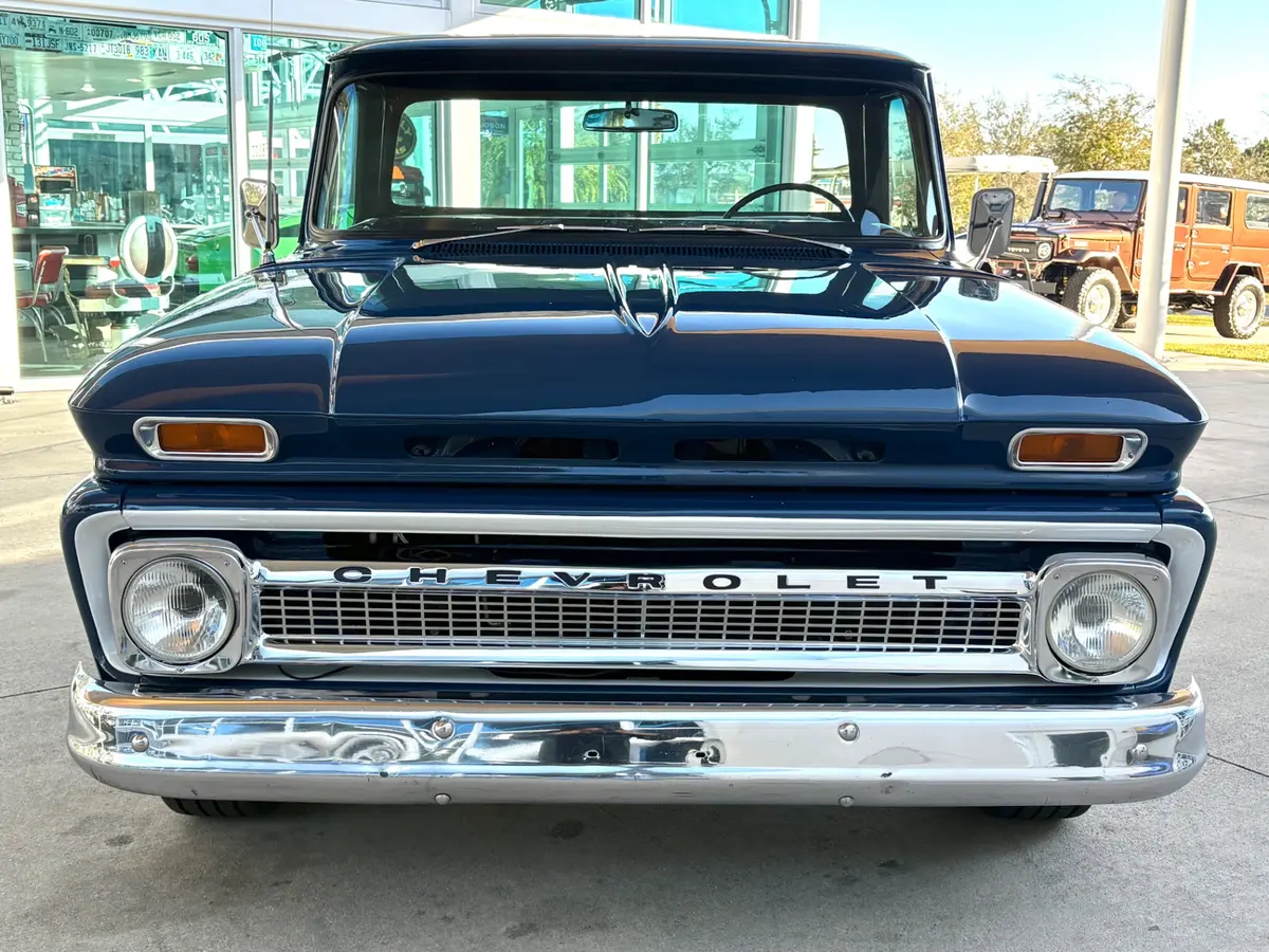 Vehicle photo 2