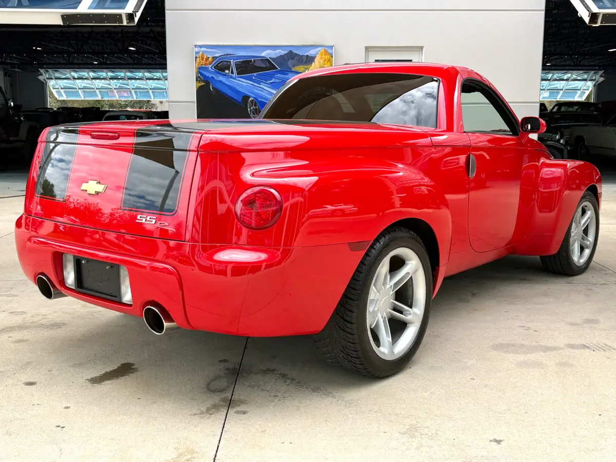 Vehicle photo 6