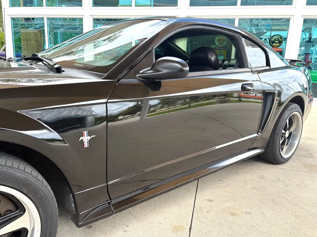 Vehicle photo 13