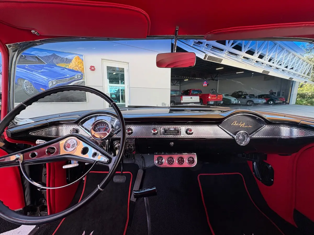 Vehicle photo 35