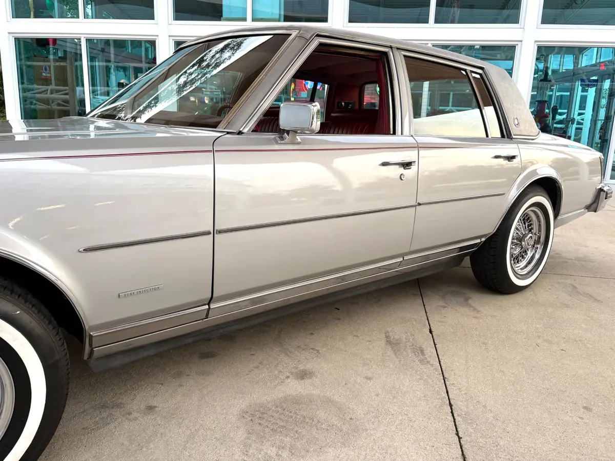 Vehicle photo 16