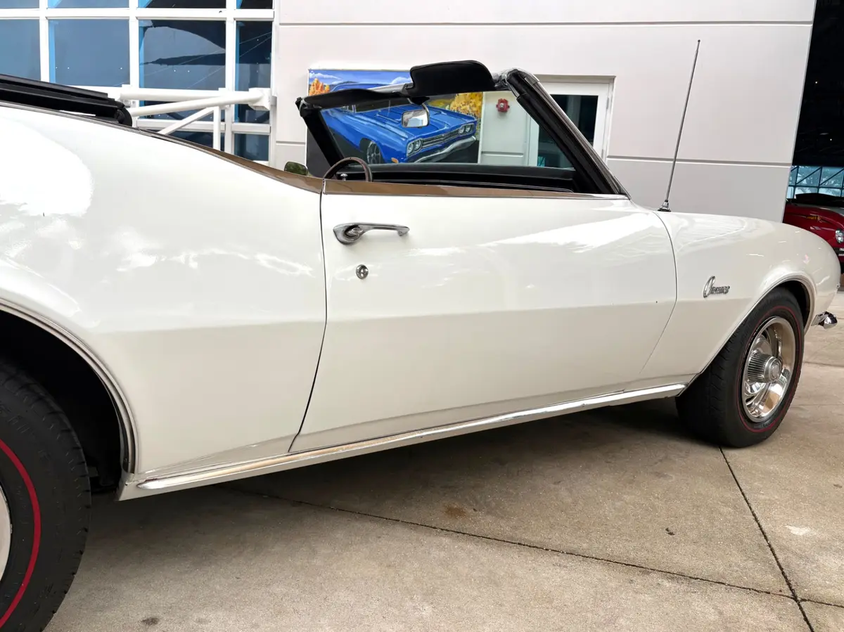 Vehicle photo 17