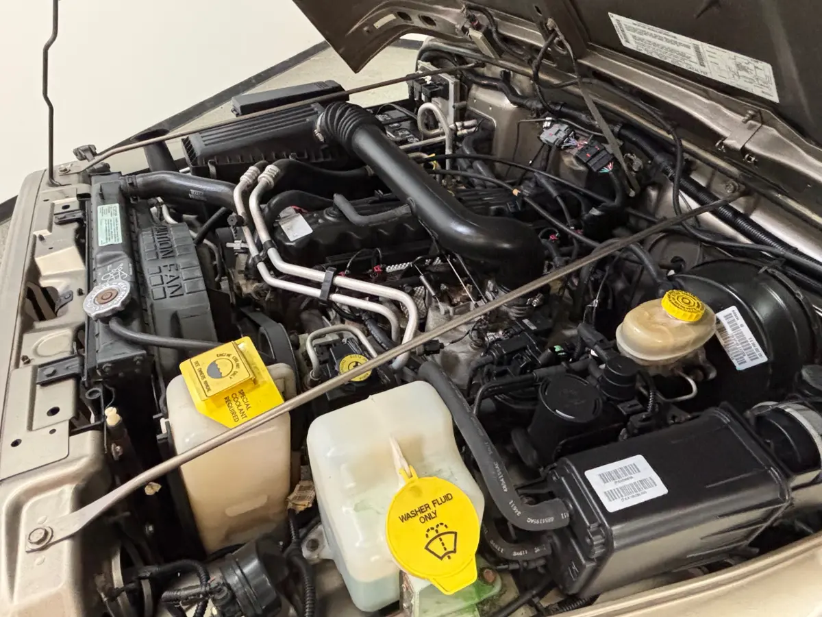 Vehicle photo 19