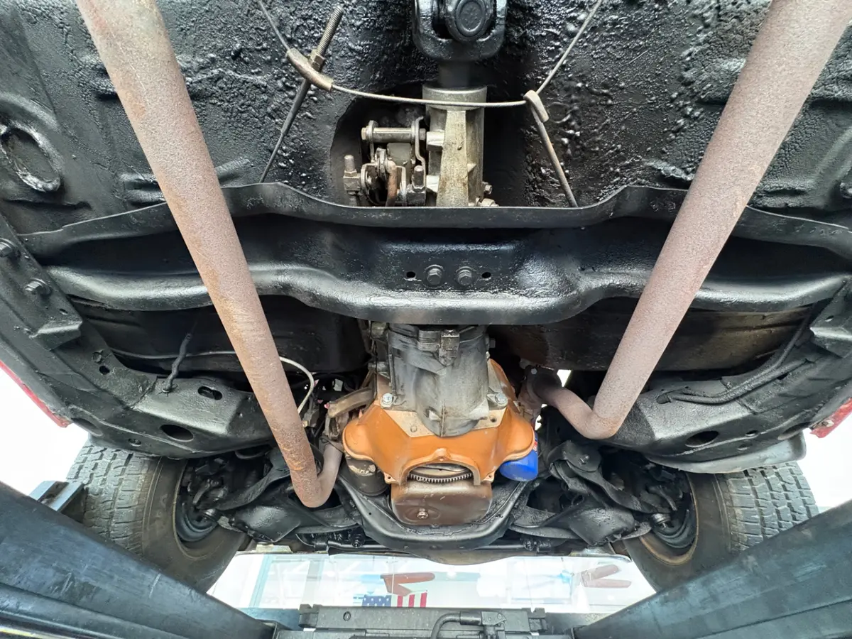 Vehicle photo 54