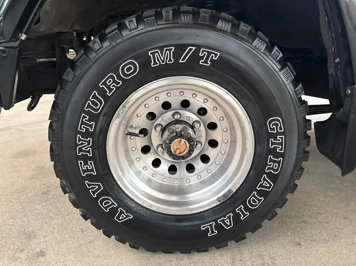 Vehicle photo 21