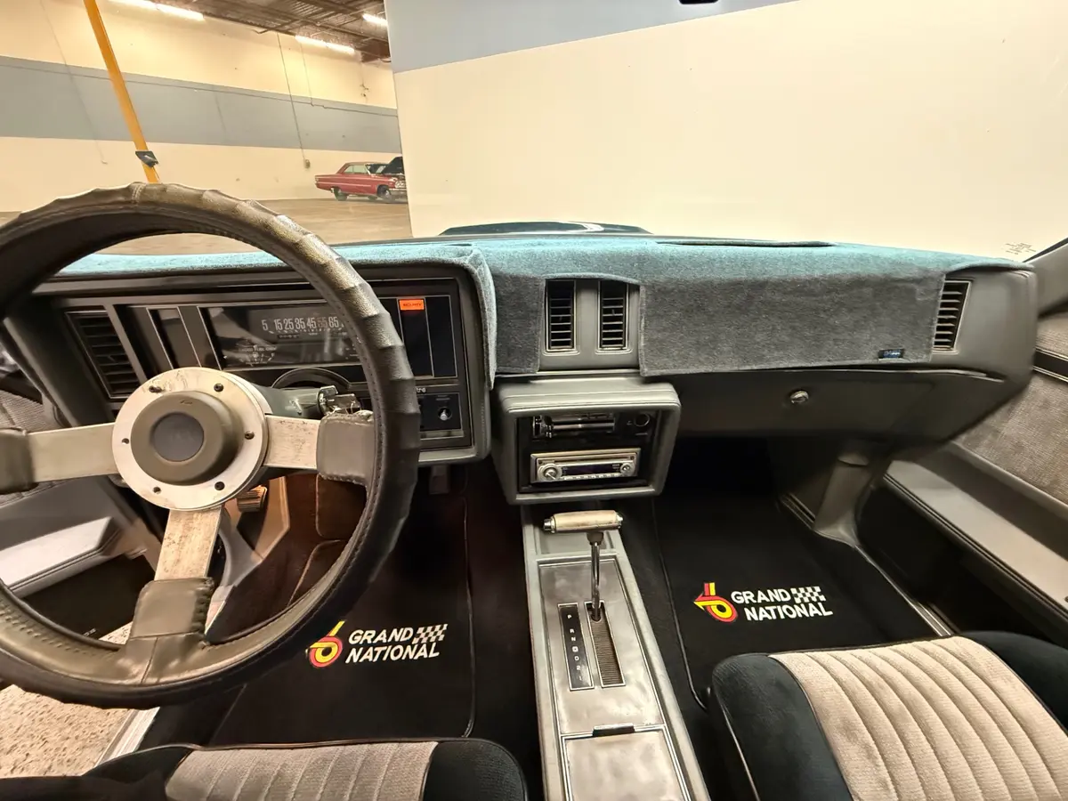 Vehicle photo 21