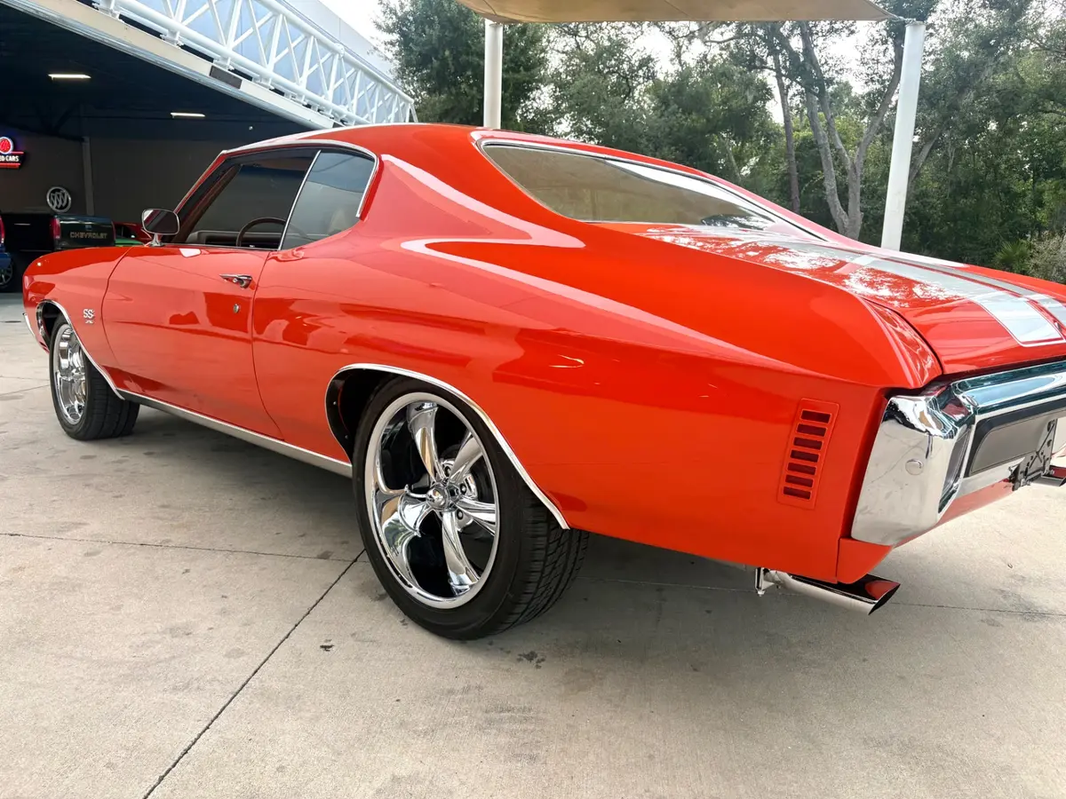 Vehicle photo 16