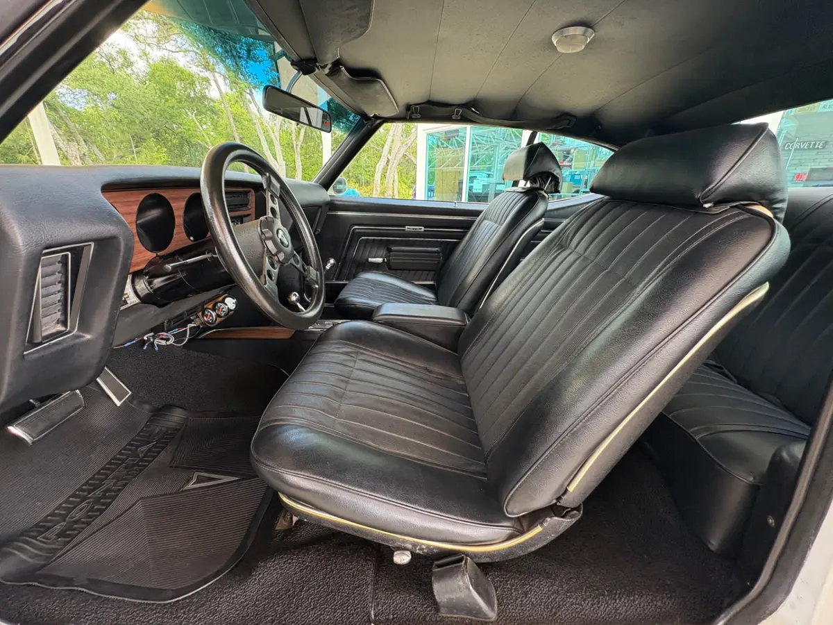 Vehicle photo 35