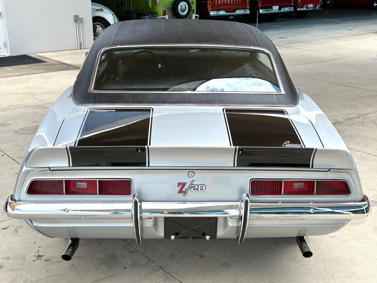 Vehicle photo 8