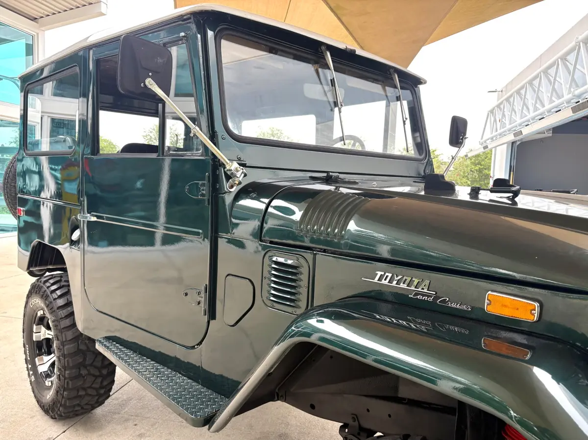Vehicle photo 18
