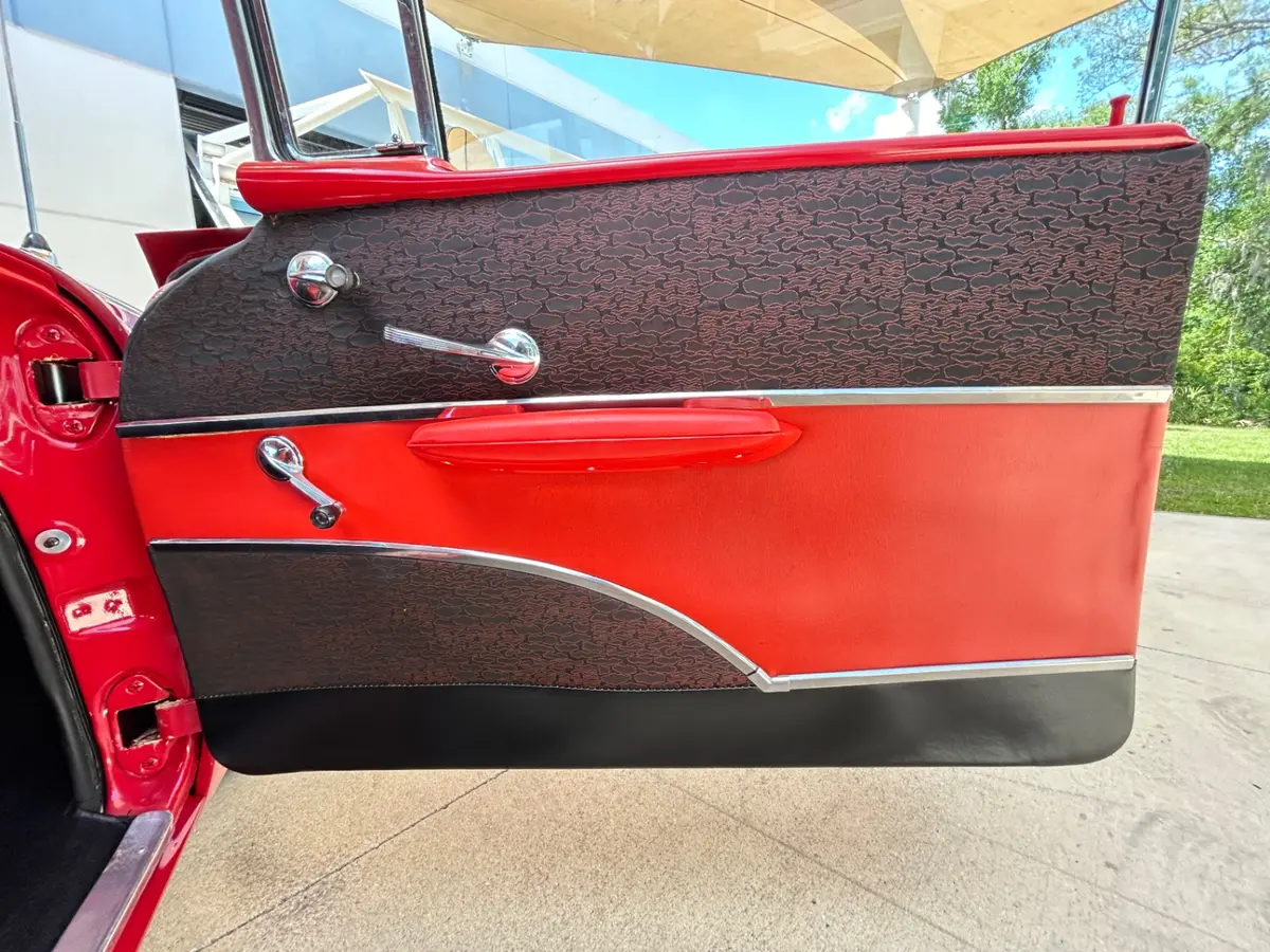 Vehicle photo 25