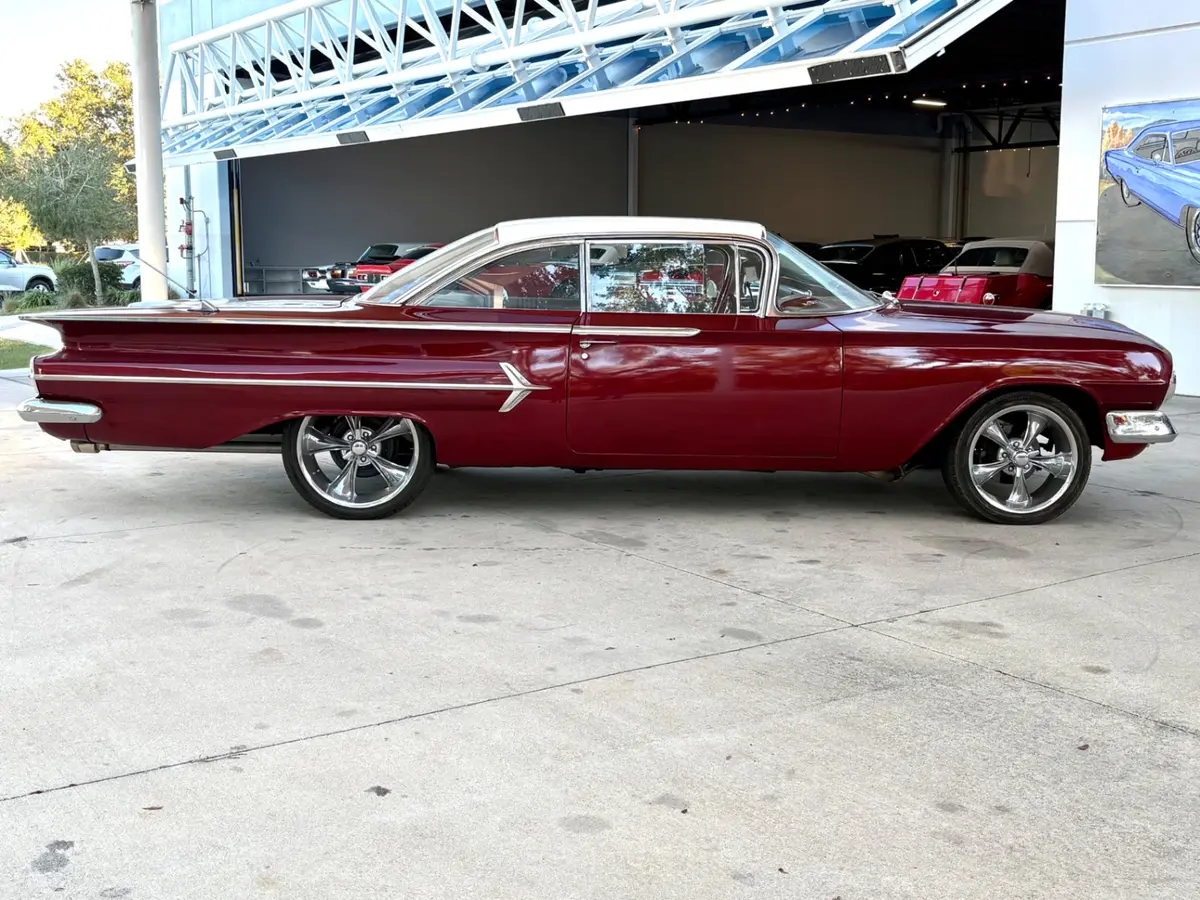 Vehicle photo 5