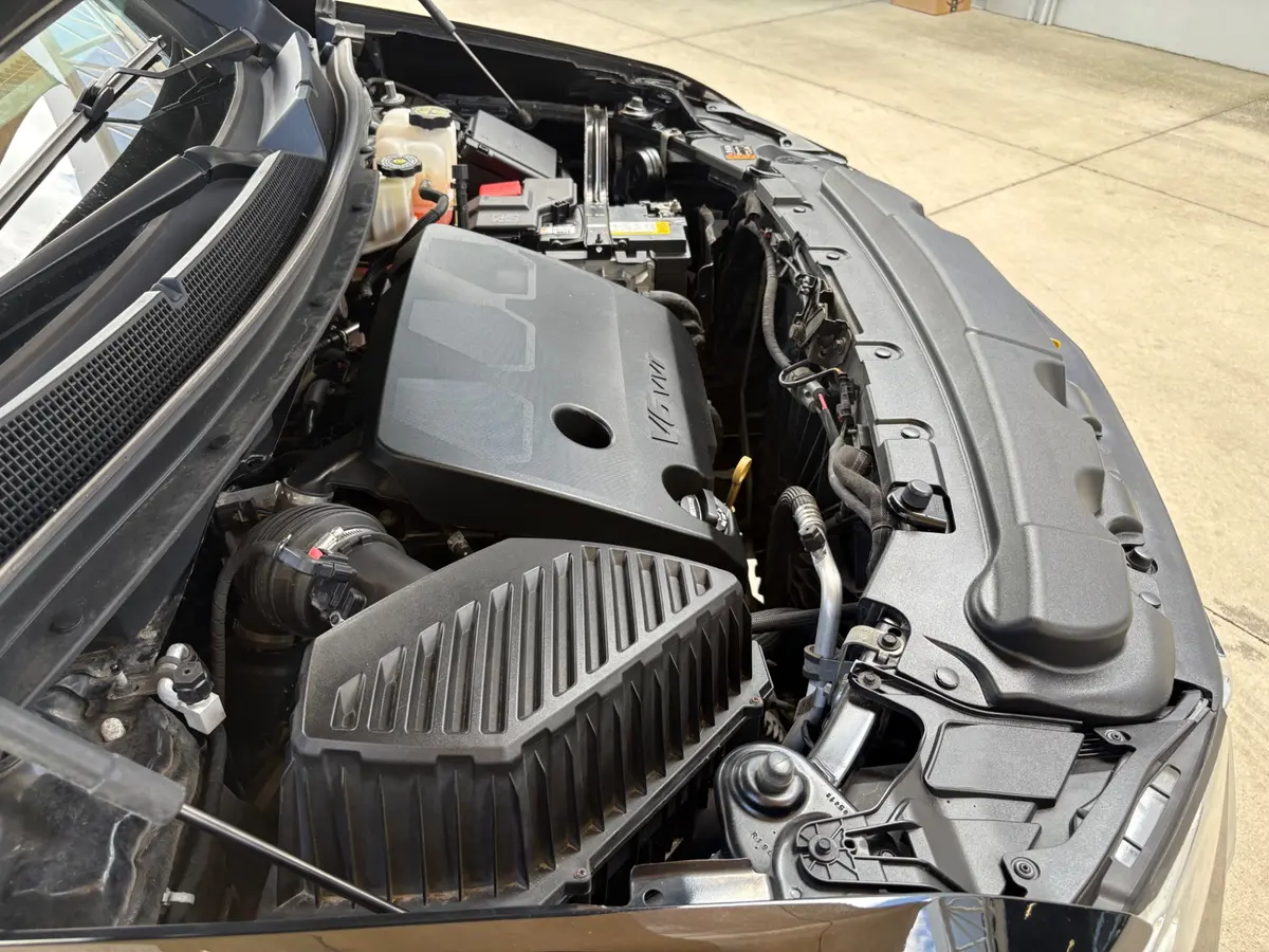 Vehicle photo 24