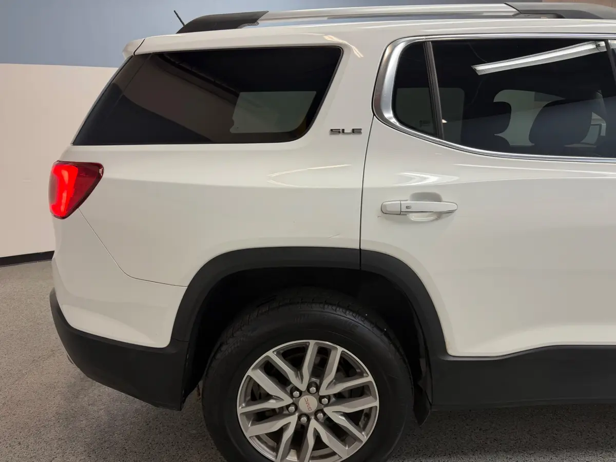 Vehicle photo 16
