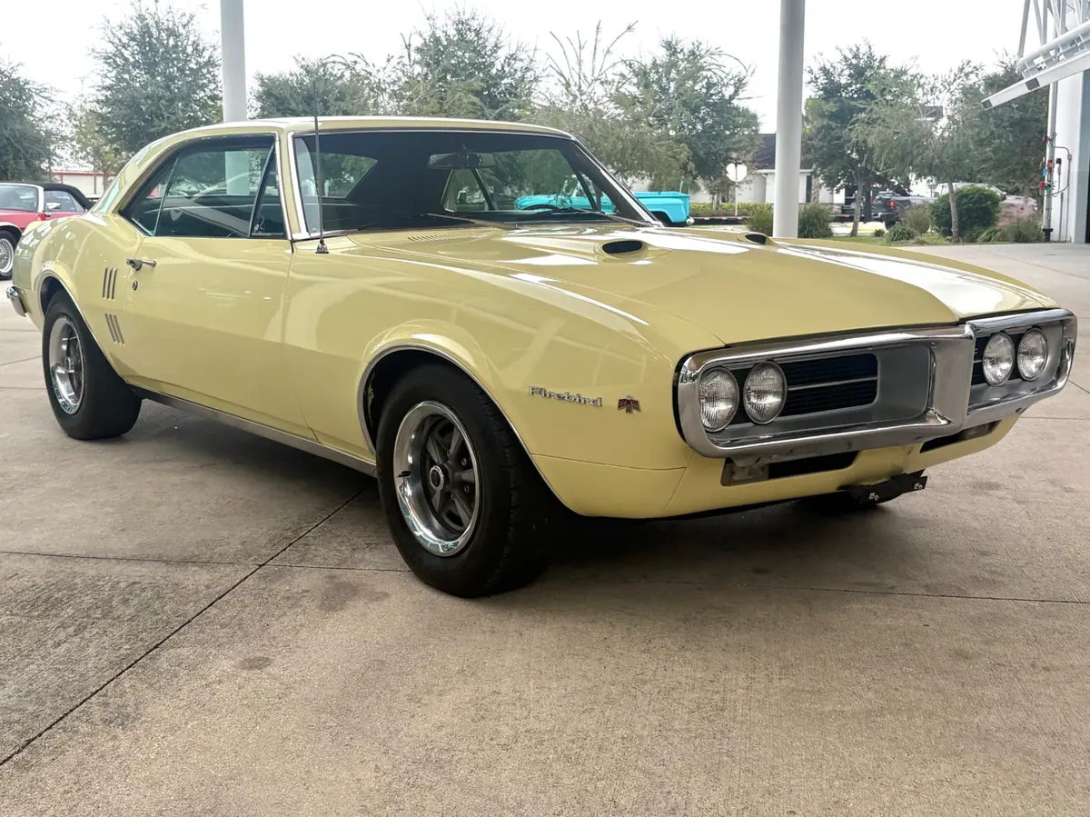 Vehicle photo 4