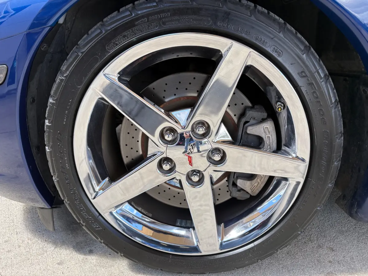 Vehicle photo 22