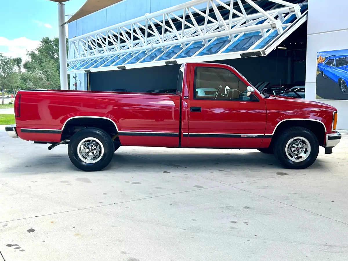 Vehicle photo 4