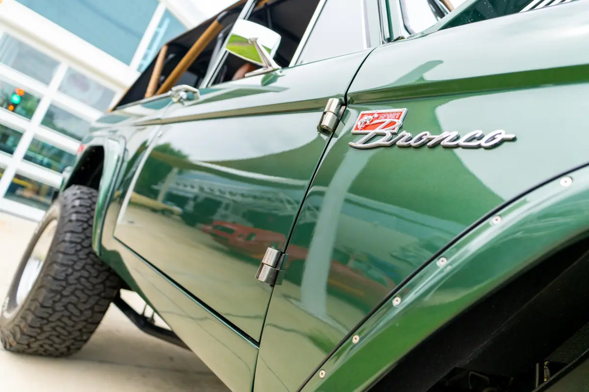 Vehicle photo 8