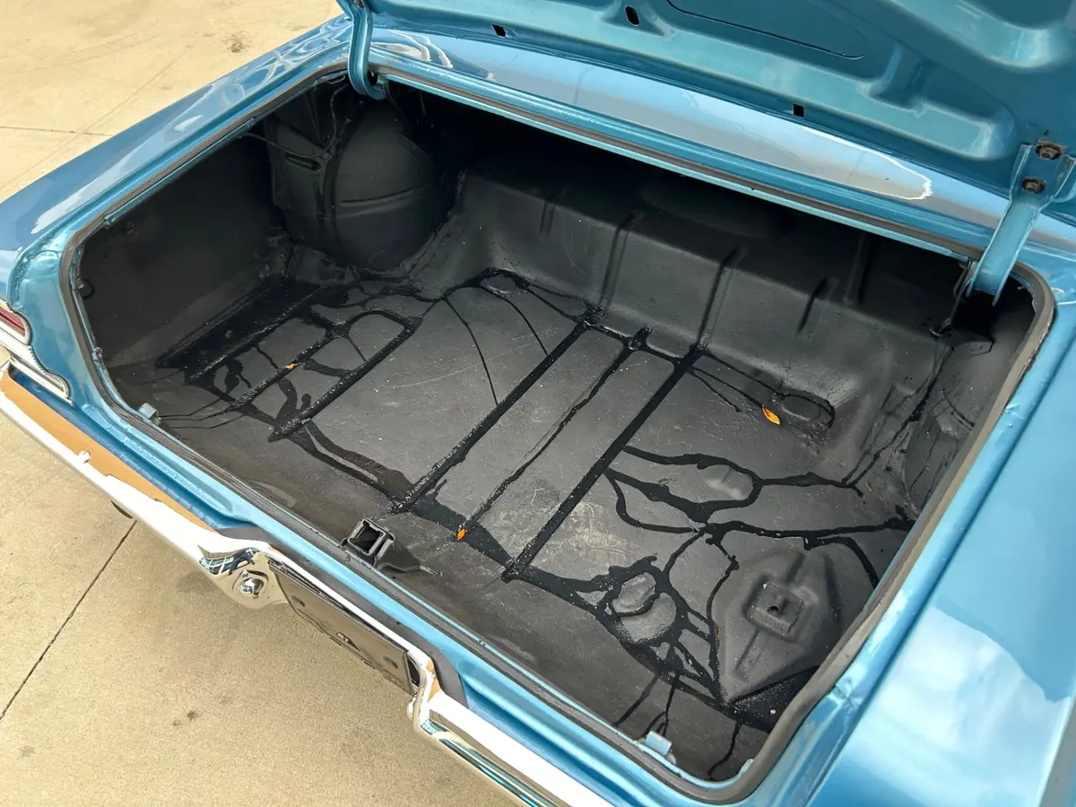 Vehicle photo 15