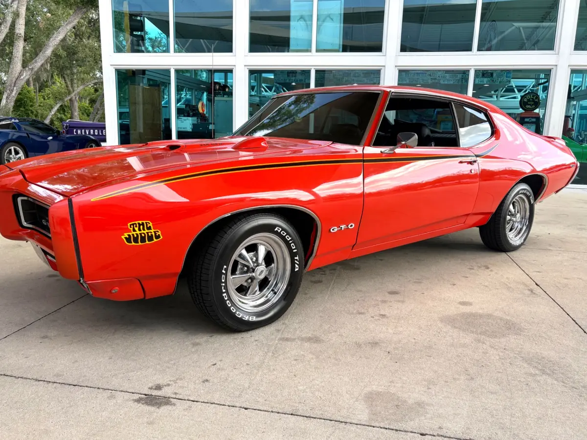 Vehicle photo 13