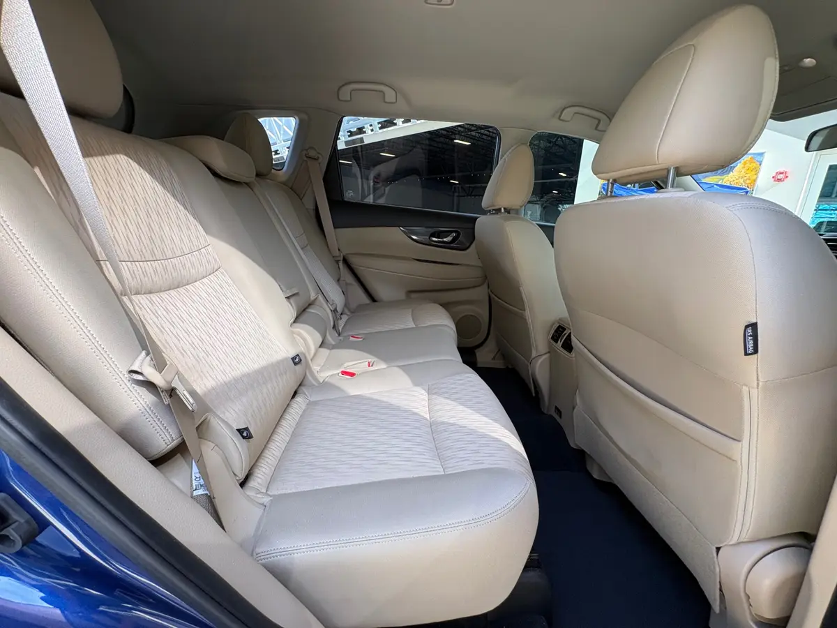 Vehicle photo 40