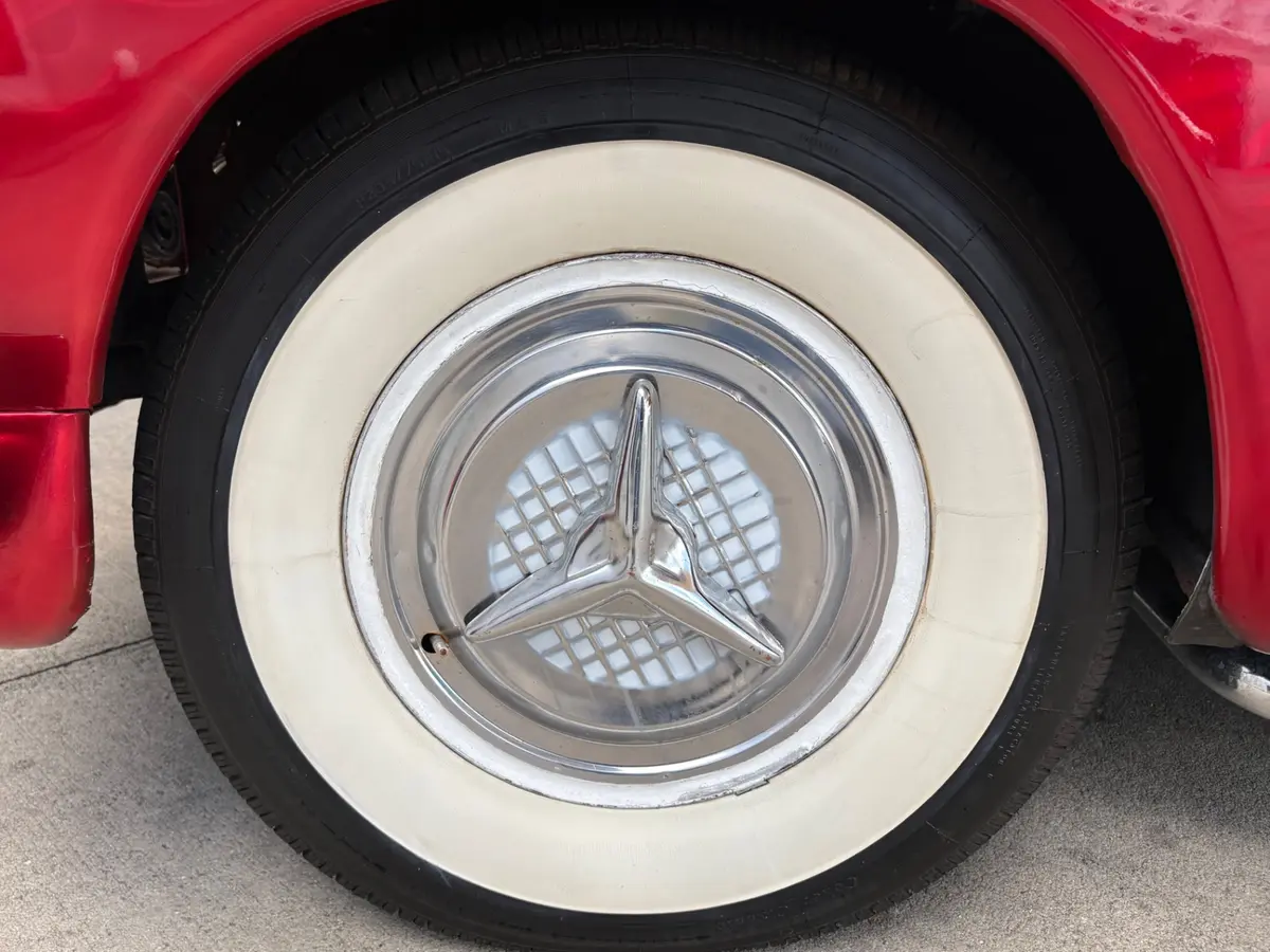Vehicle photo 21