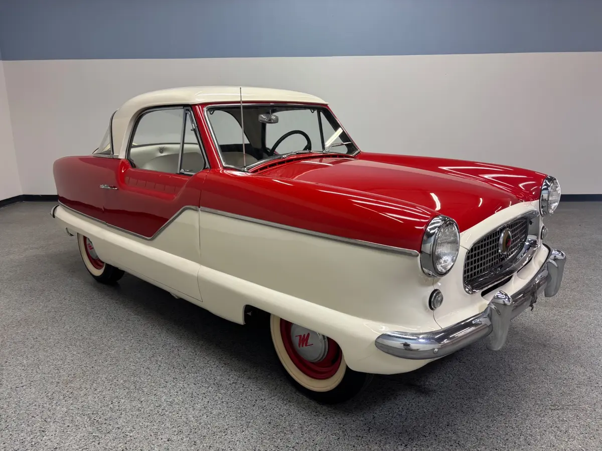 Vehicle photo 9