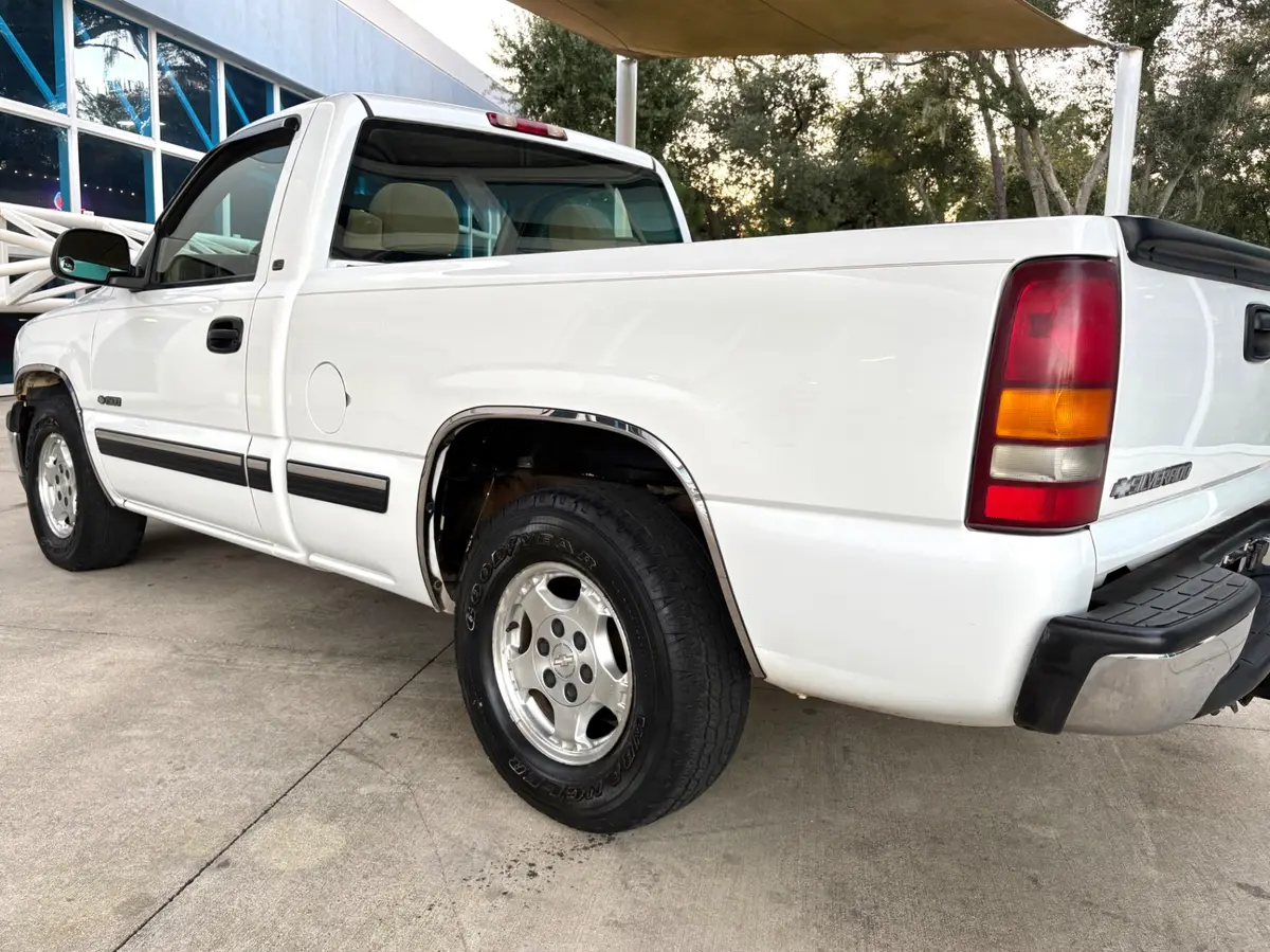 Vehicle photo 15