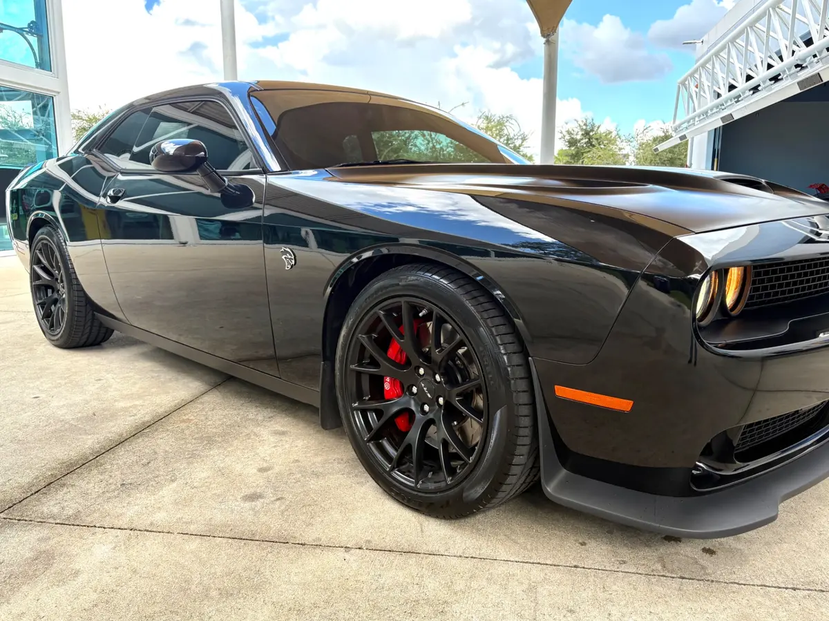 Vehicle photo 19