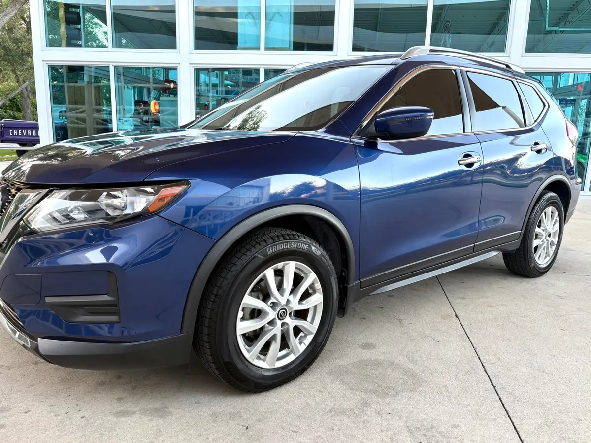 Vehicle photo 12