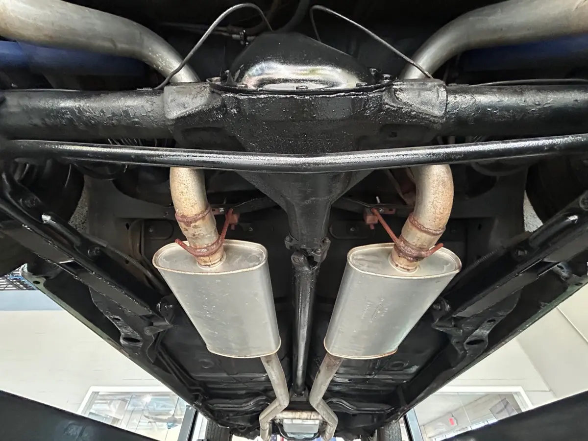 Vehicle photo 38