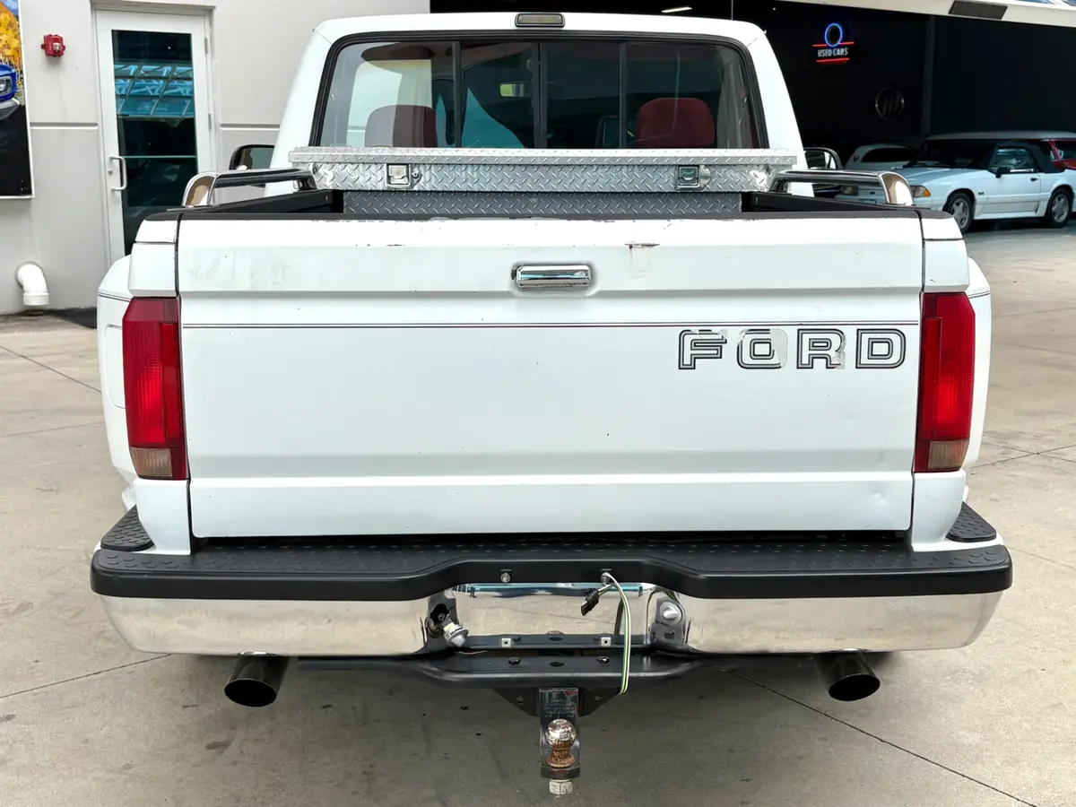 Vehicle photo 7