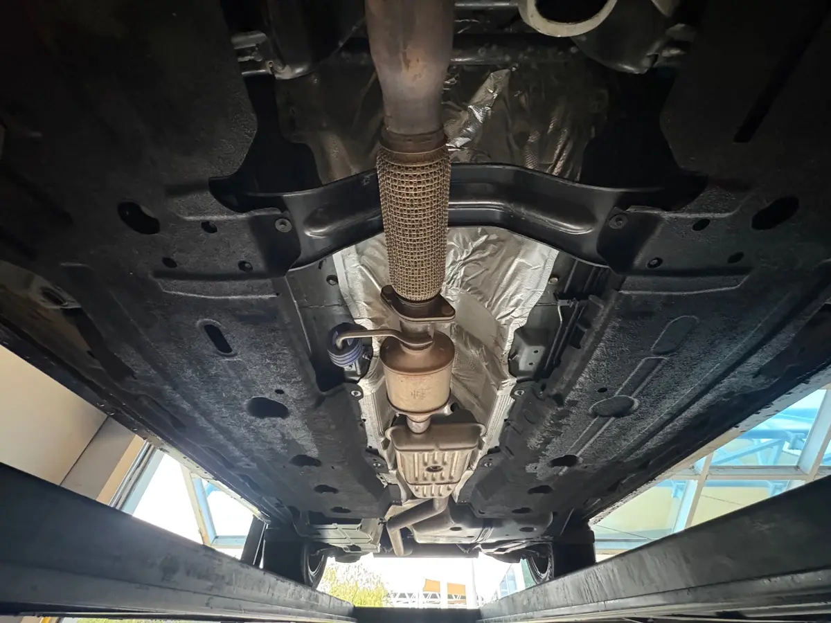 Vehicle photo 59