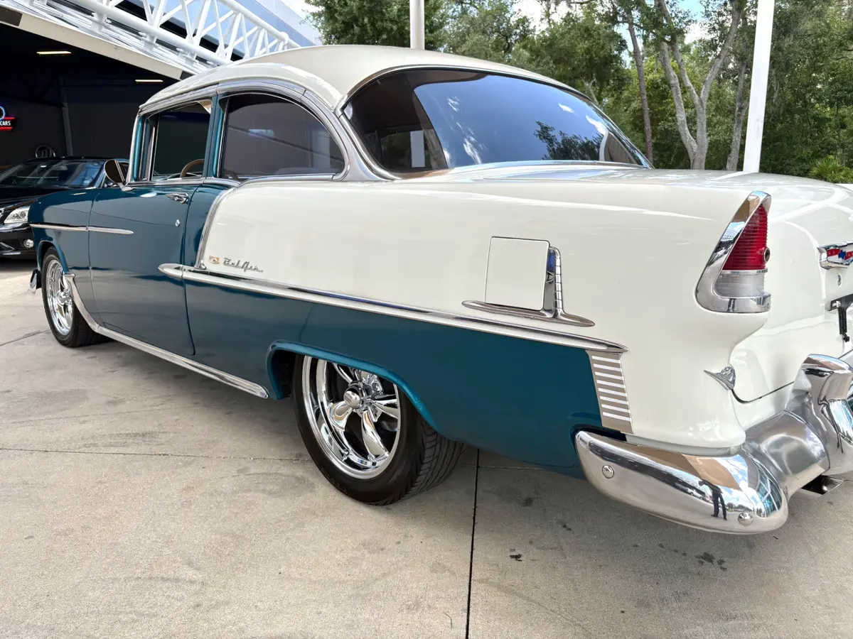 Vehicle photo 15