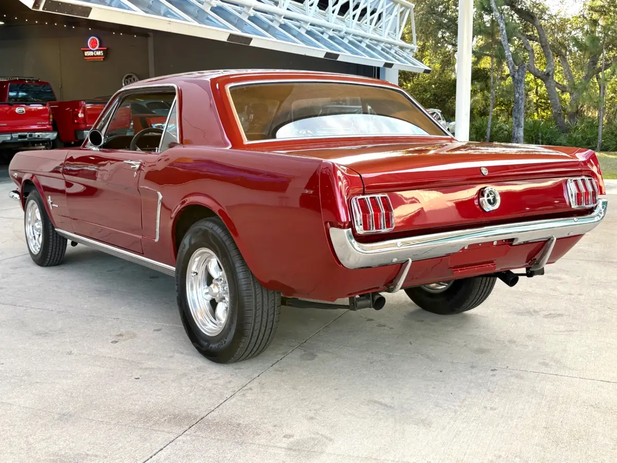 Vehicle photo 10