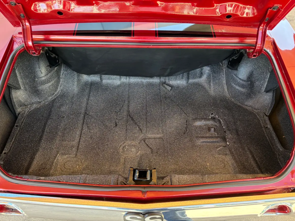 Vehicle photo 9