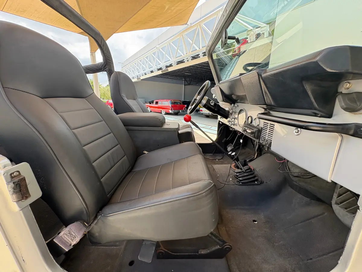 Vehicle photo 35