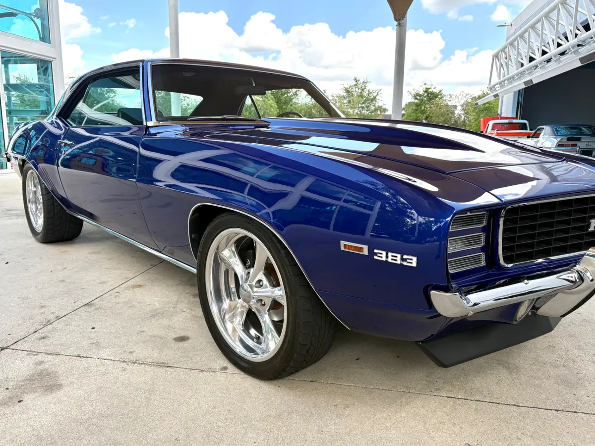 Vehicle photo 19