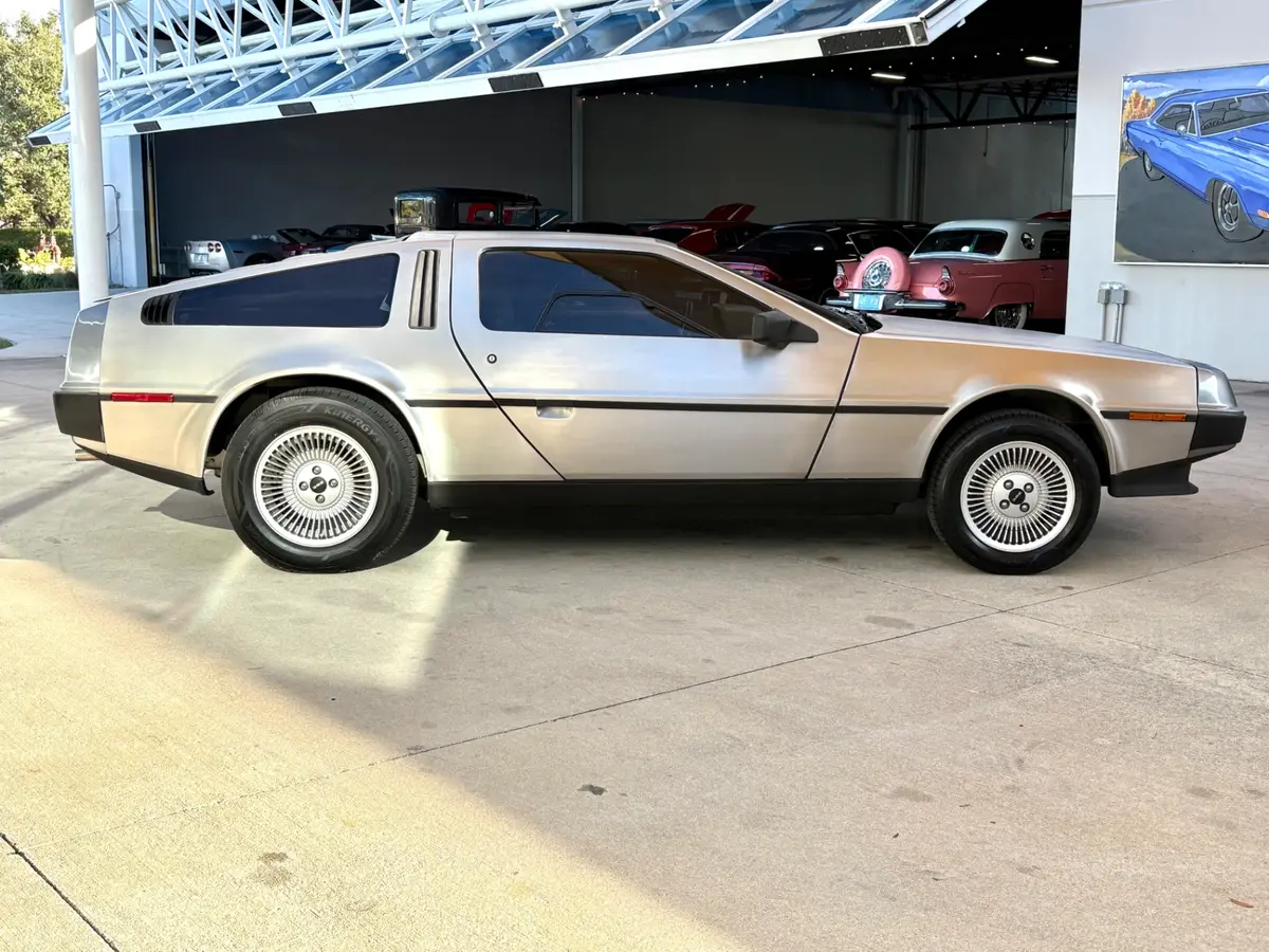 Vehicle photo 5