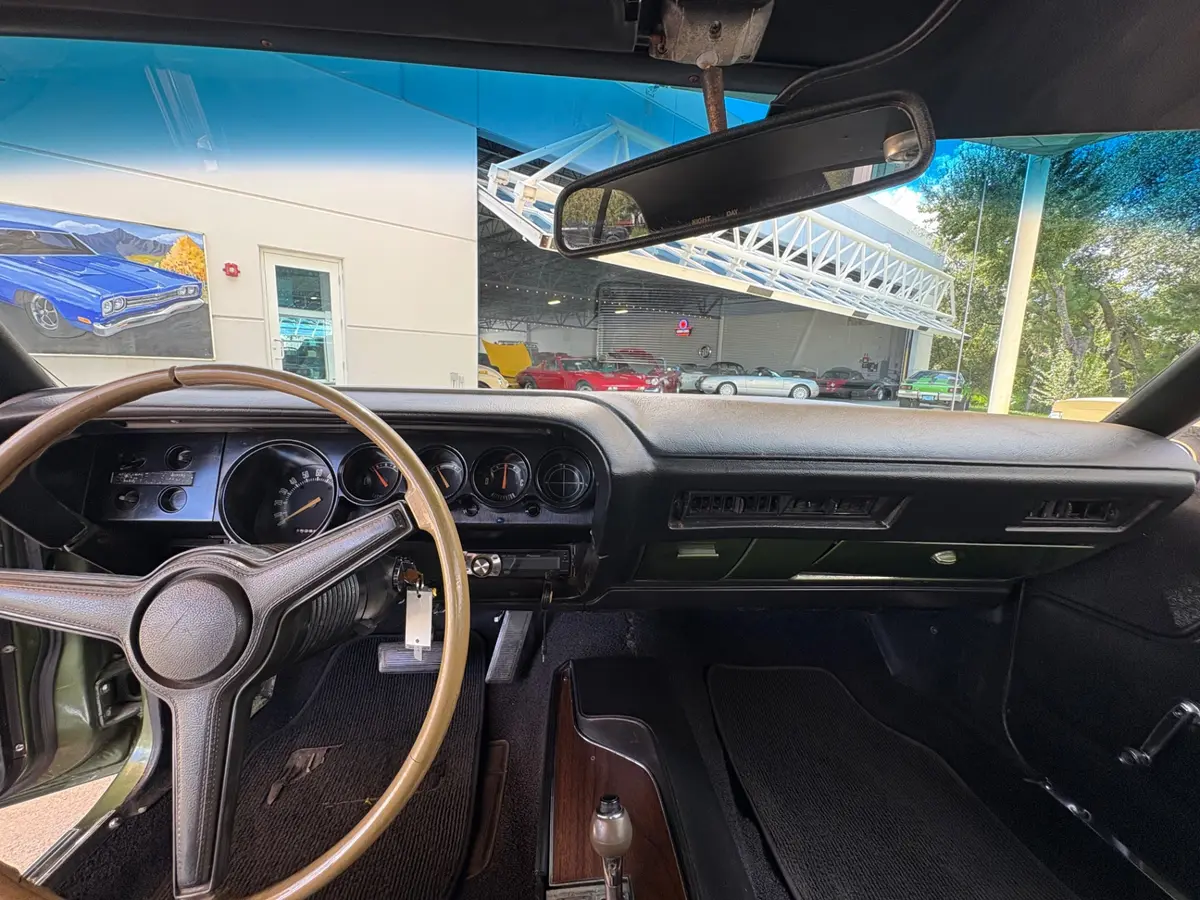 Vehicle photo 34