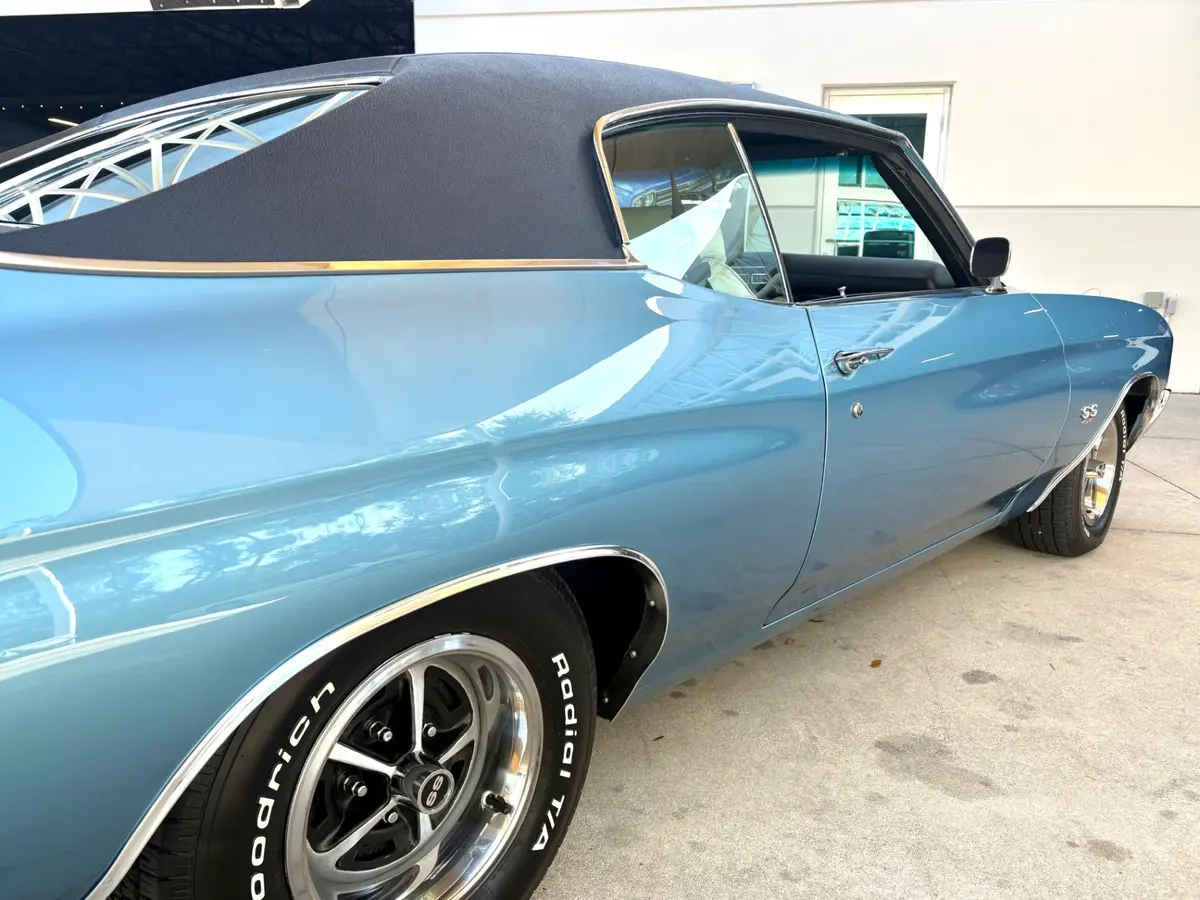 Vehicle photo 18