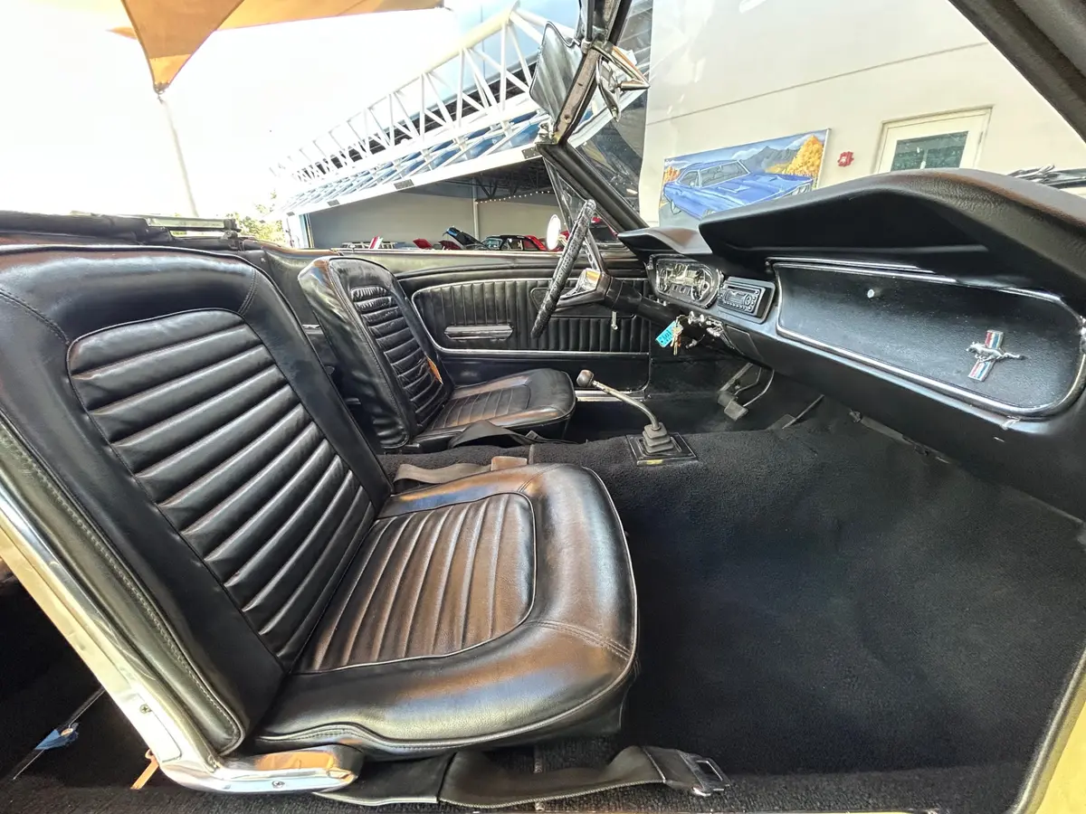 Vehicle photo 29