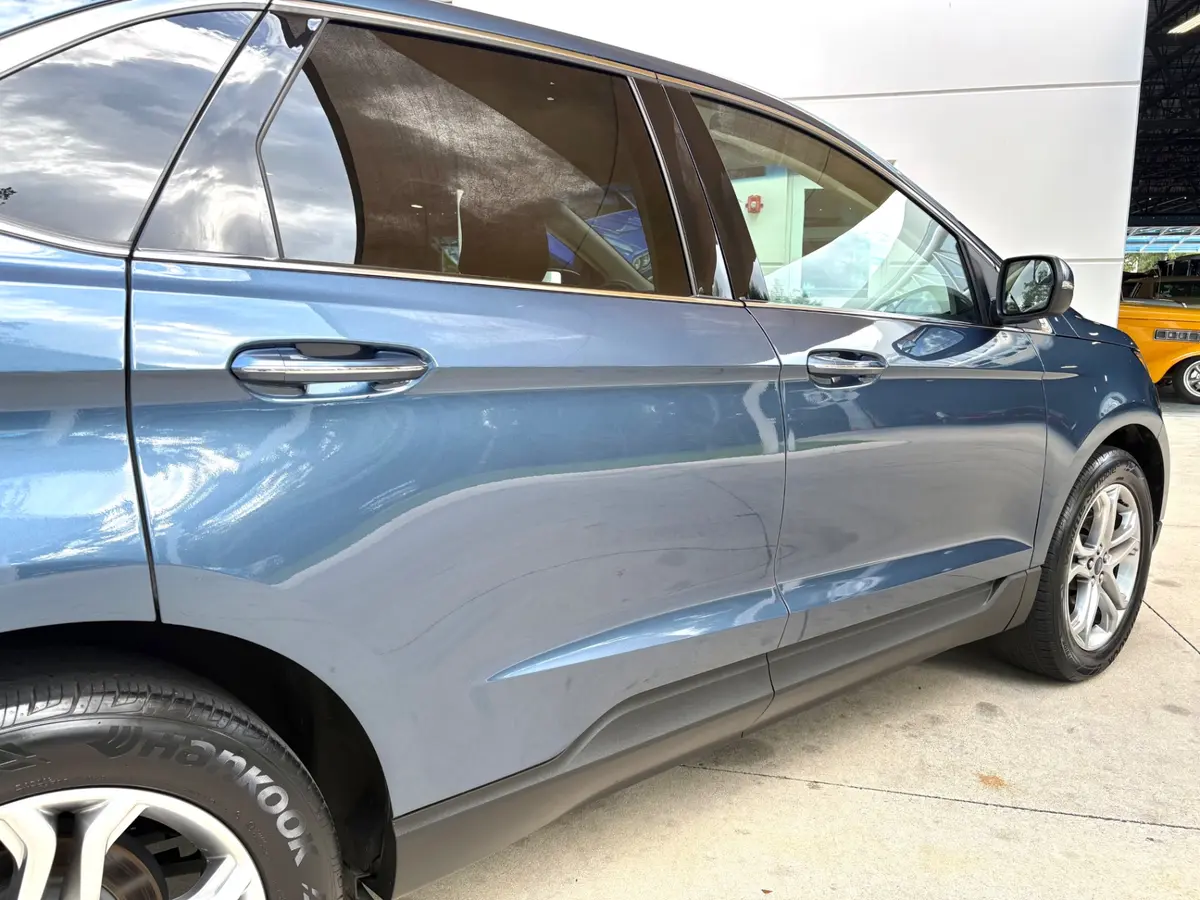 Vehicle photo 18
