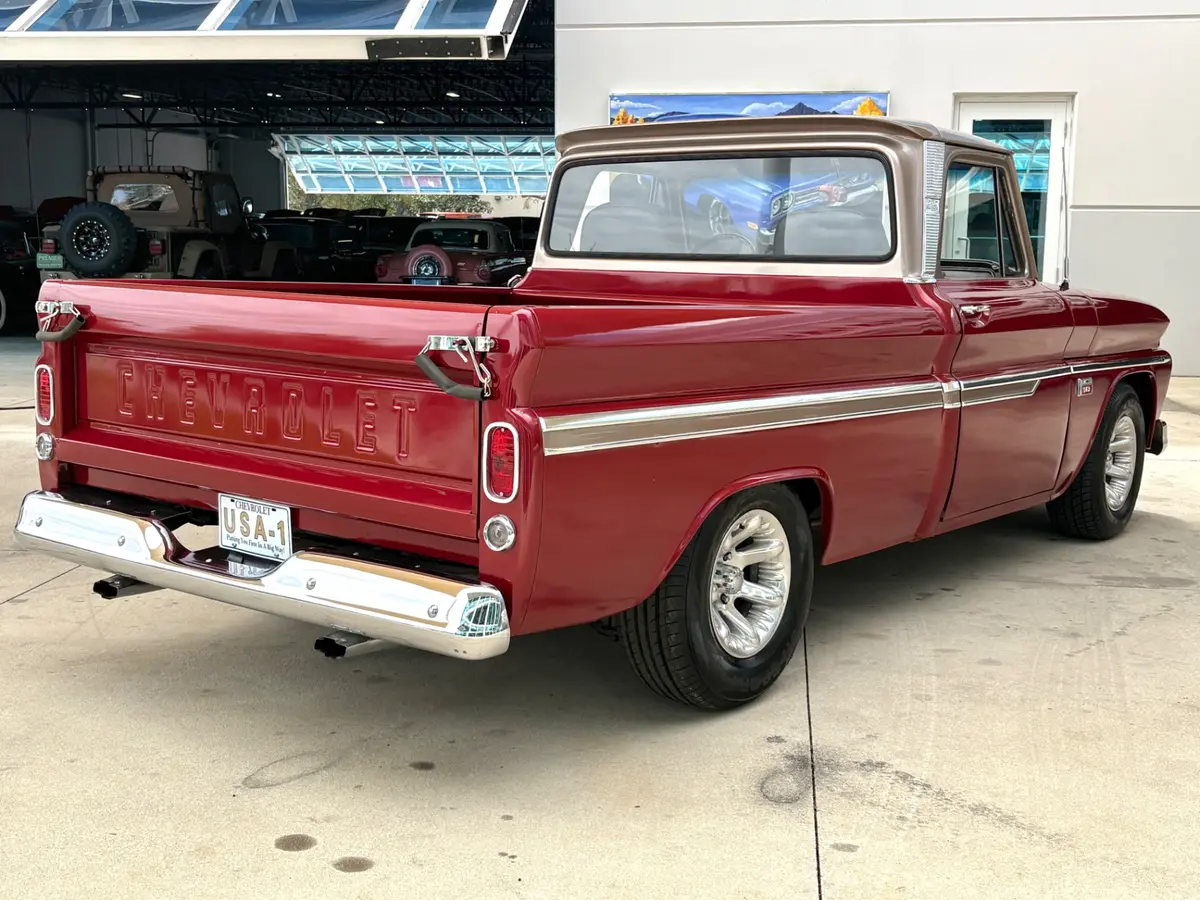 Vehicle photo 6