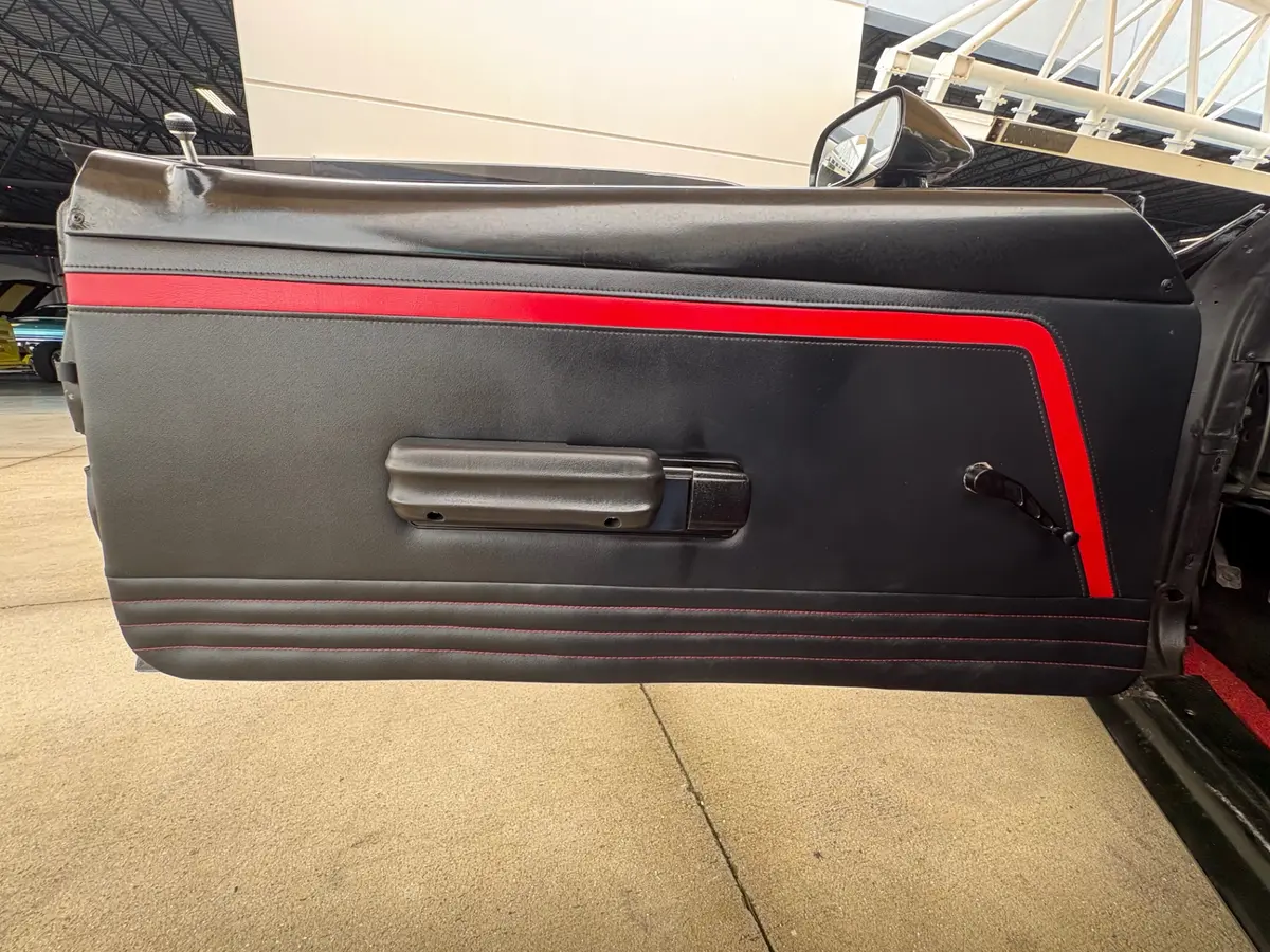 Vehicle photo 29