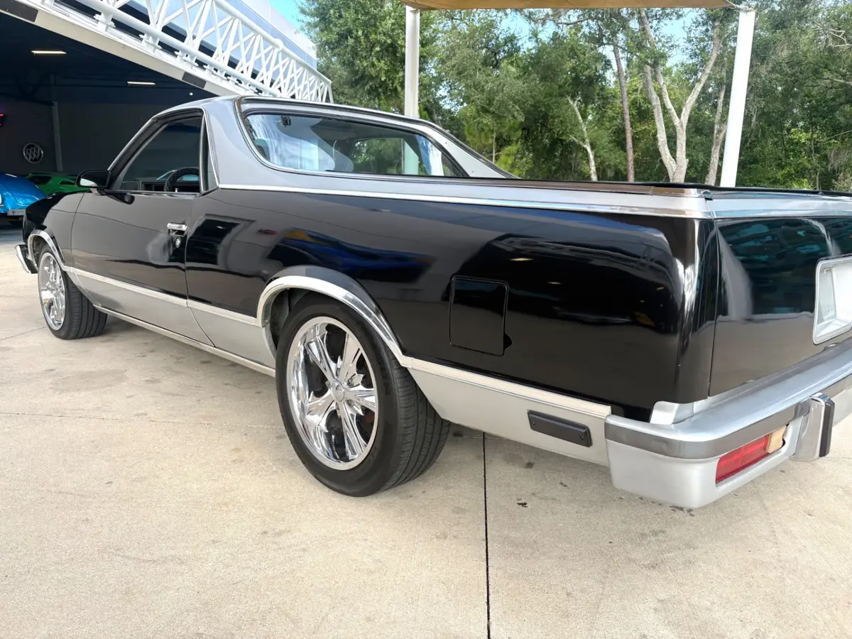 Vehicle photo 15