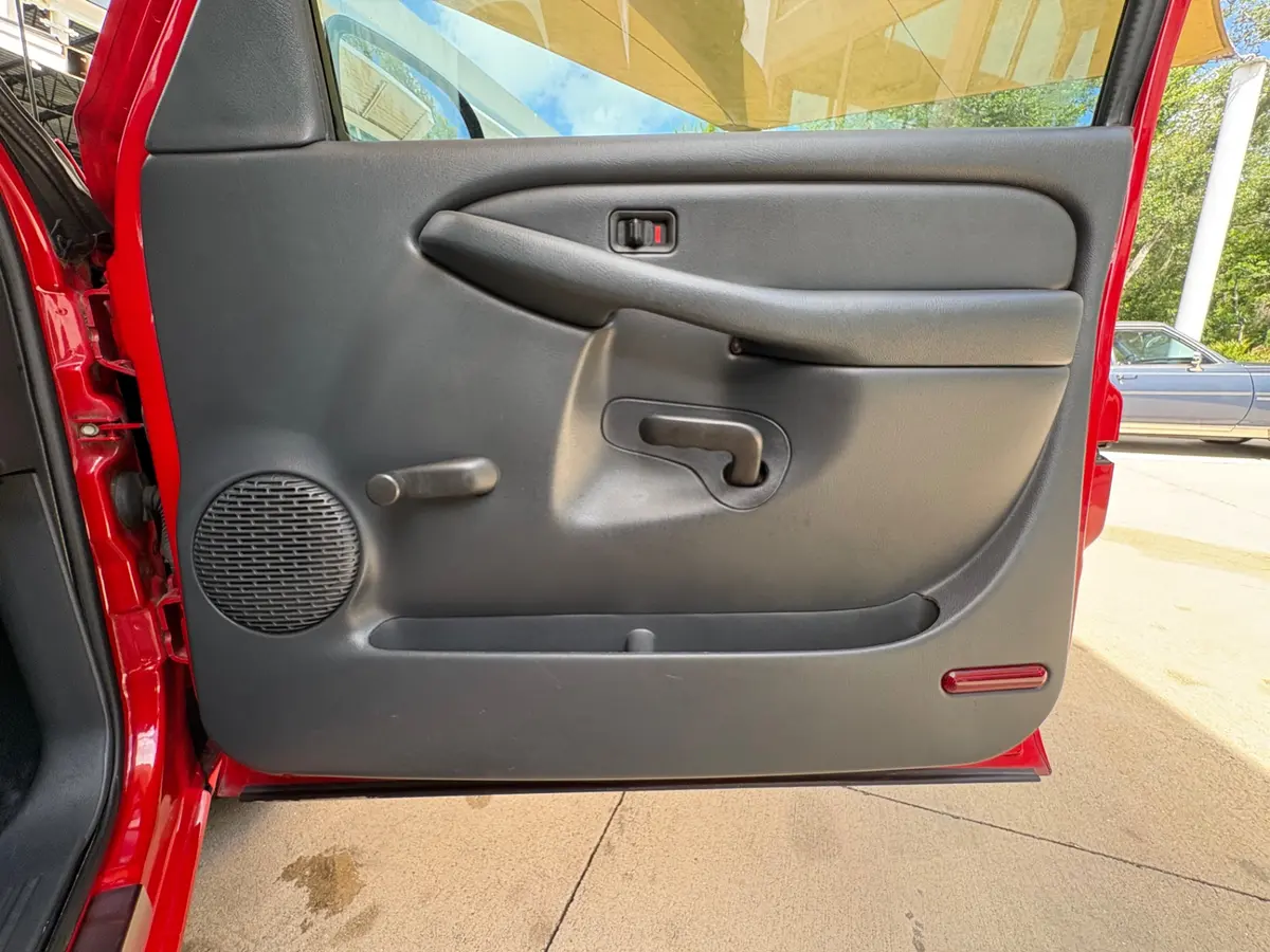 Vehicle photo 34