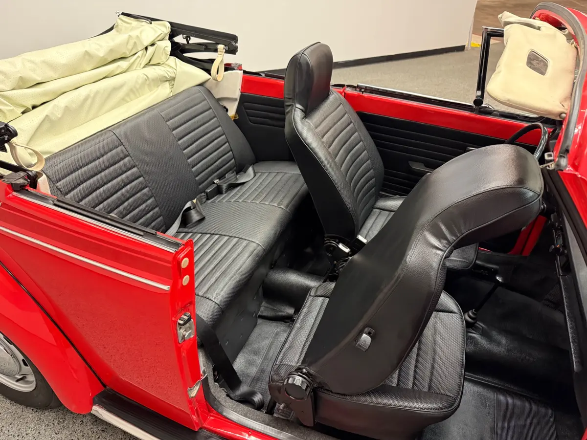 Vehicle photo 33