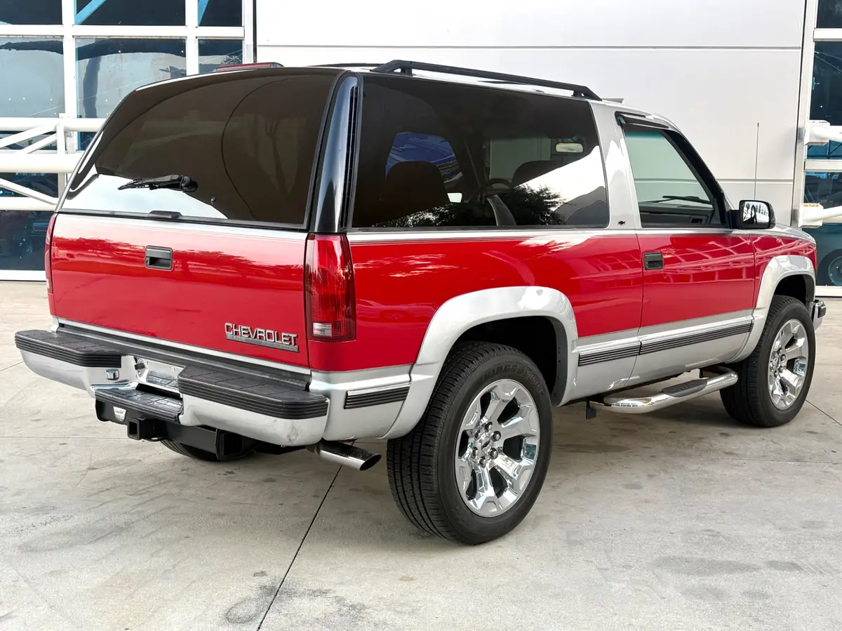 Vehicle photo 6