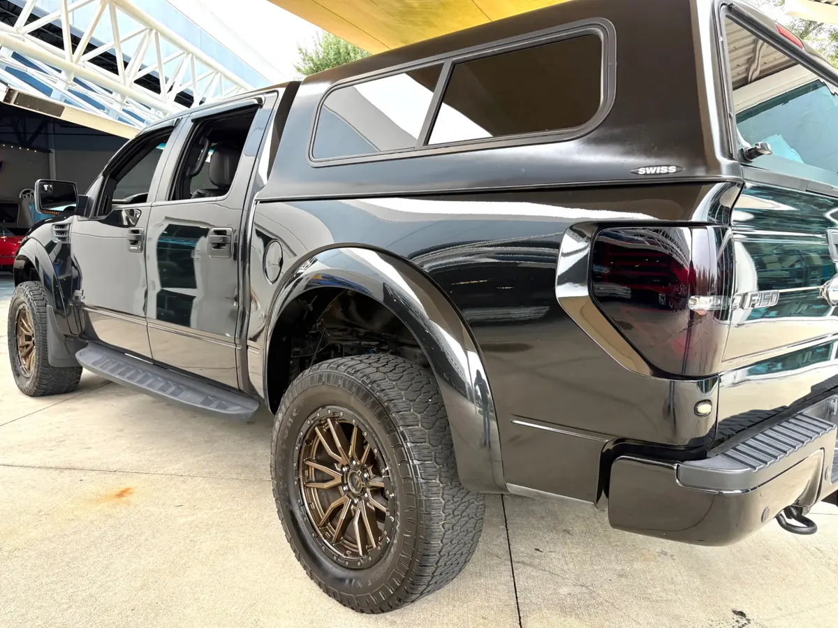 Vehicle photo 15